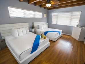 Unit with 2 Queen beds