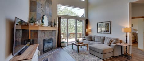 Klamath Falls Vacation Rental | 3BR | 3.5BA | 2,175 Sq Ft | Stairs Required