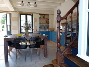 La cuisine spacieuse vous attend