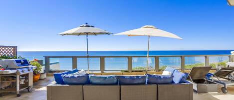 Grab your favorite beverage, soak up the sun, & enjoy endless blue water views