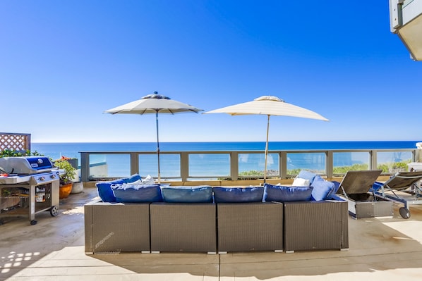 Grab your favorite beverage, soak up the sun, & enjoy endless blue water views