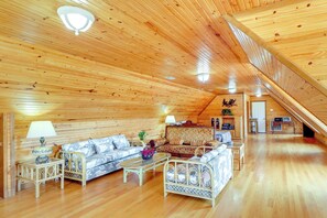 Studio | 2 Queen Sleeper Sofas | Free WiFi (Limited)