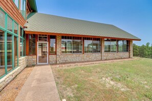 Exterior | 366-Acre Property | Single-Story Studio | 2nd-Floor Entrance