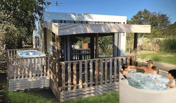 Outdoor spa tub
