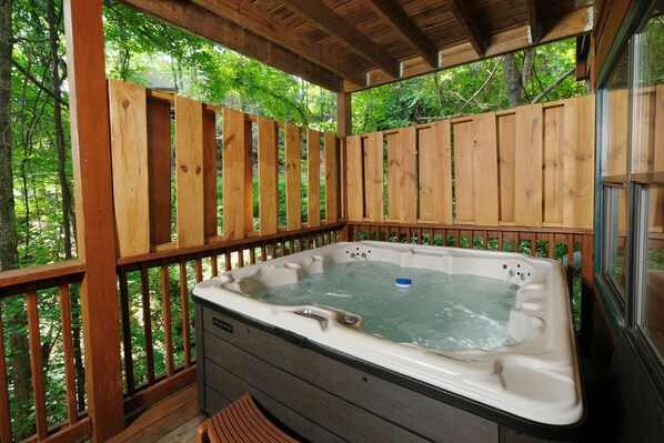 Outdoor spa tub