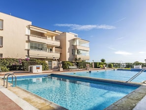 Apartment, Residential Area, Condominium, Urban Design, Mixed-Use, Balcony, Resort, Hotel, Swimming Pool