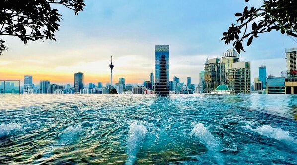 Infinity pool
