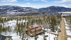 This 5-bedroom home is surrounded by tranquil nature while placing you within 40 minutes of 6 different ski areas!