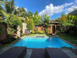 Indoor/outdoor pool