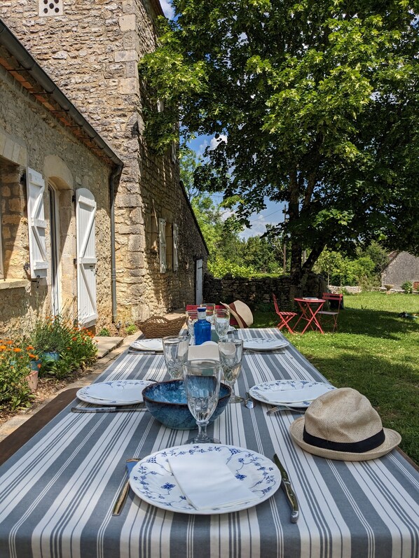 Outdoor dining