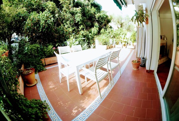 Outdoor dining