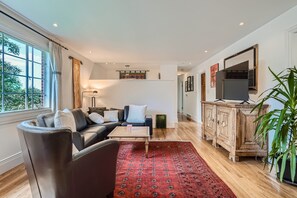 Living Room - Smart TV, Fireplace, and Beautifully Decorated