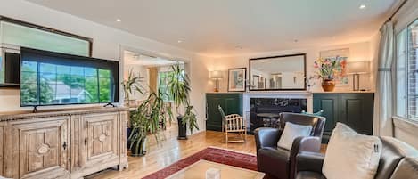 Living Room - Smart TV, Fireplace, and Beautifully Decorated