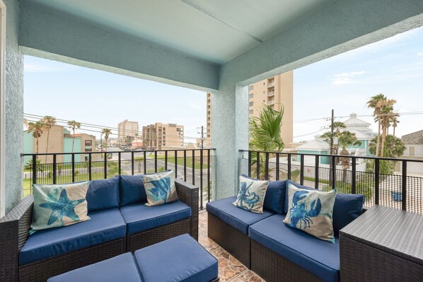 Beautiful Views right across from beach