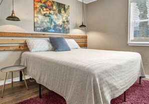 Bedroom 1 -King bed