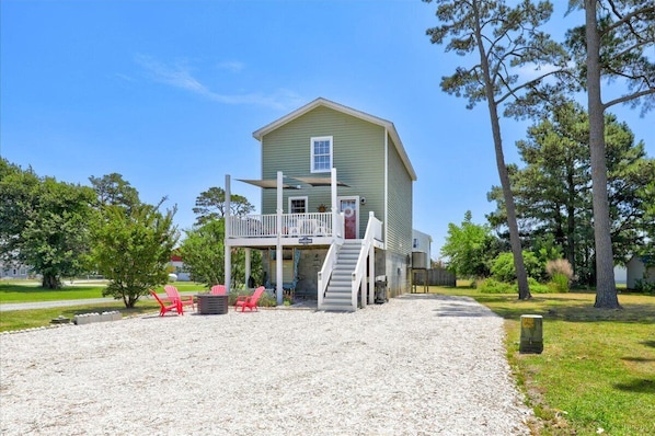 Tucked on the ever-popular East Side of Chincoteague.