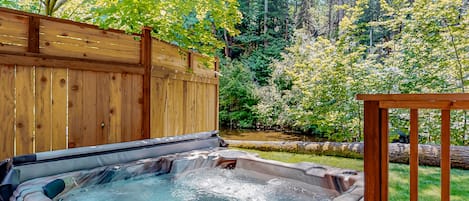 Bañera de hidromasaje al aire libre