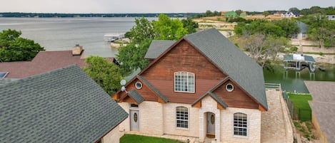 Granbury Vacation Rental | 5BR | 2BA | Stairs Required | 2,367 Sq Ft