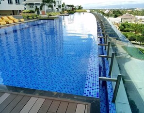 Infinity-pool