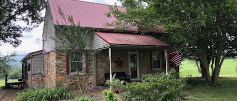 Calvert Acres - Historical Homestead home built in 1935