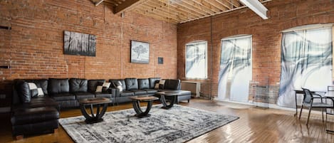 Beautiful, Bold & Spacious living room