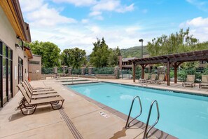 Park Ave Condos Community Pool