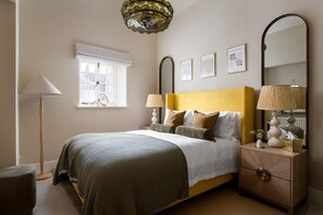 Gisleburtus House Bedroom 2 - StayCotswold