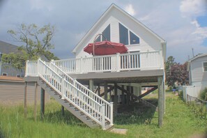 Exterior view of back deck 