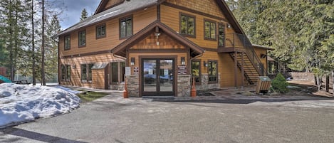 Whitefish Vacation Rental | 1BR | 1BA | 678 Sq Ft | Stairs Required
