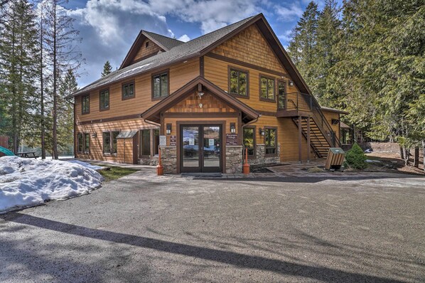 Whitefish Vacation Rental | 1BR | 1BA | 678 Sq Ft | Stairs Required