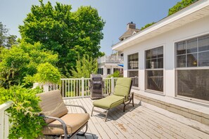 Deck | Gas Grill | Outdoor Seating