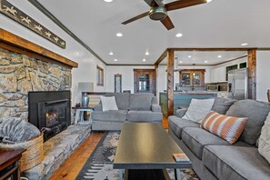 The open concept floor plan is perfect for entertaining family, friends, and guests. Take in the lon (2)