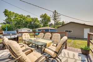 Deck | Gas Grill | Outdoor Seating
