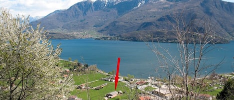 Agua, Cielo, Nube, Montaña, Planta, Paisaje Natural, Árbol, Lago, Tierras Altas, Biome