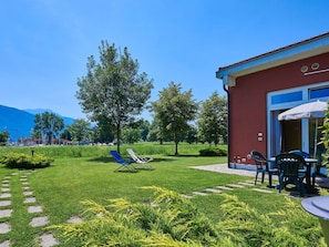 Wasser, Himmel, Tabelle, Möbel, Eigentum, Stuhl, Azurblau, Tisch Im Freien, Gartenmöbel, Geschirr