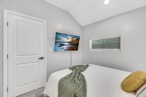 Bedroom 1: 1 Queen Bed