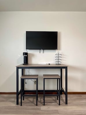 Smart TV/Dining Table