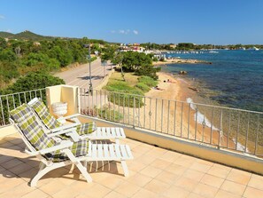 Ciel, L'Eau, Plante, Bleu Azur, Mobilier De Jardin, Plage, Bois, Station Balnéaire, Cotiers Et Relief Océaniques, Clôture