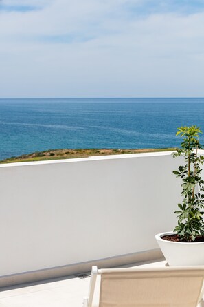 Balcony with impeccable SeaVIews.