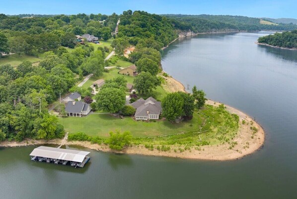 Enjoy DIRECT access to Beaver Lake at Shoreline Serenity!