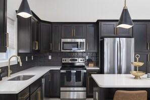 Fully stocked kitchen!