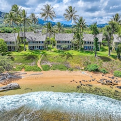 Kapaa Sands is a vibe.