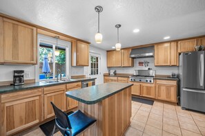Full kitchen