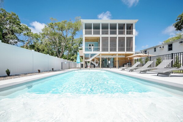 Exterior / Private Pool - Back