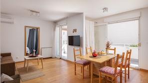 Living room & dining area