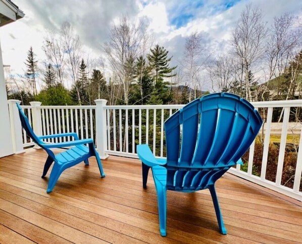 Outside deck off the kitchen