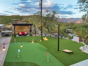 putting green, bbq,hot tub corn hole,giant connect 4
