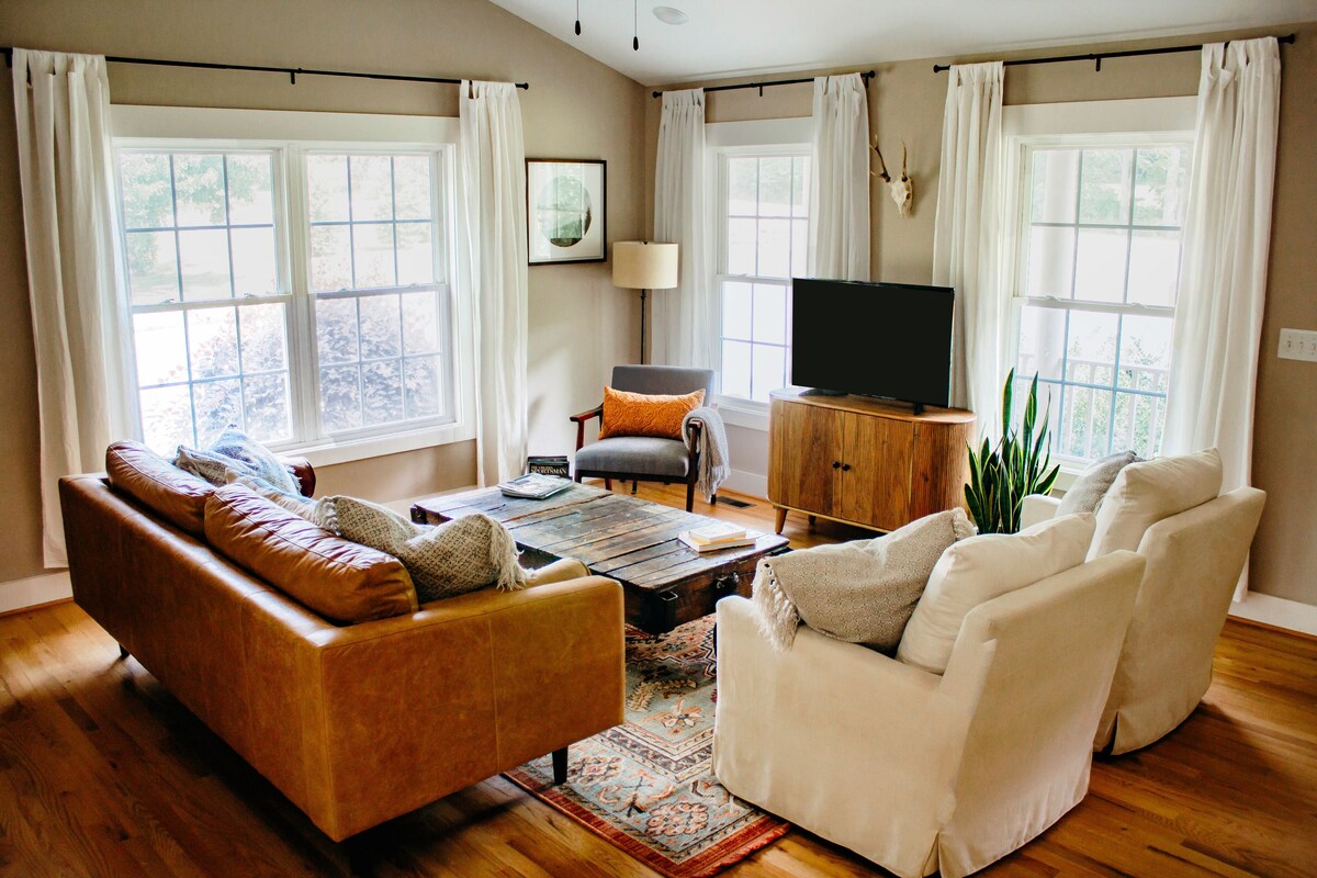 Whole home on 5 acres. Minutes from vineyards, SNP, and CHO airport. 30 min UVA