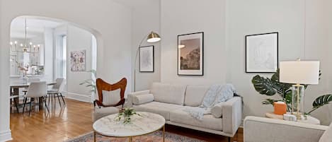Home Decor, Furniture, Indoors, Living Room, Table