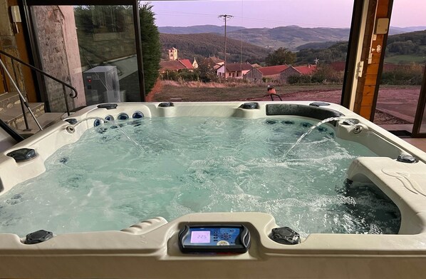 Spa 6 place dans véranda domaine bayard